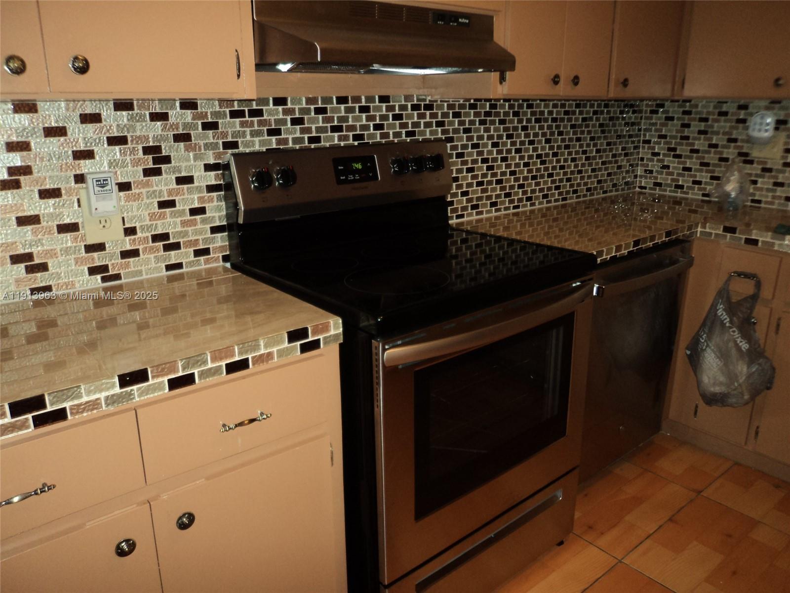 SOUTH HOLLYWOOD AMD PLAT - Residential