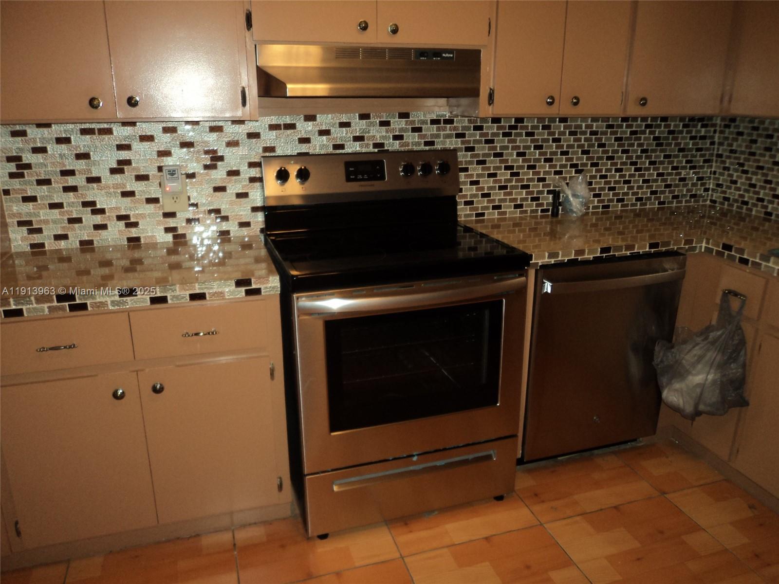 SOUTH HOLLYWOOD AMD PLAT - Residential