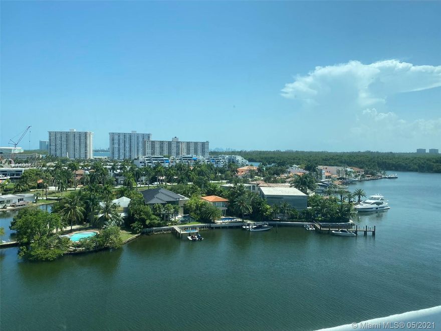 Located at the beautiful Parque Towers, and steps to the beach, this brand new corner 3 bed 3.5 bath boasts stunning views of Biscayne Bay and the intercoastal waterway. Unit features approx 2,500 sf and a gorgeous wrap around balcony. The building's services go above and beyond for owners with 24-hr concierge services and security, 5 swimming pools, a fabulous spa, a movie theatre, cigar lounge, kids play room, and more.
