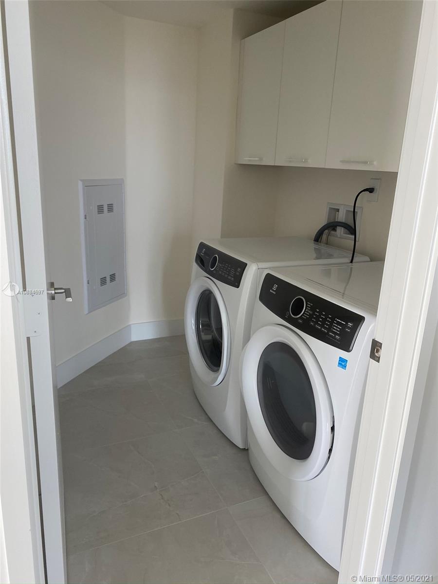 Parque Towers Condo - Residential