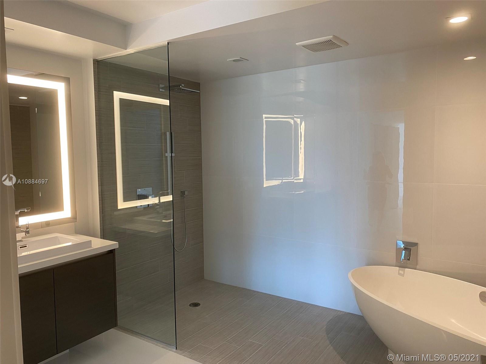 Parque Towers Condo - Residential