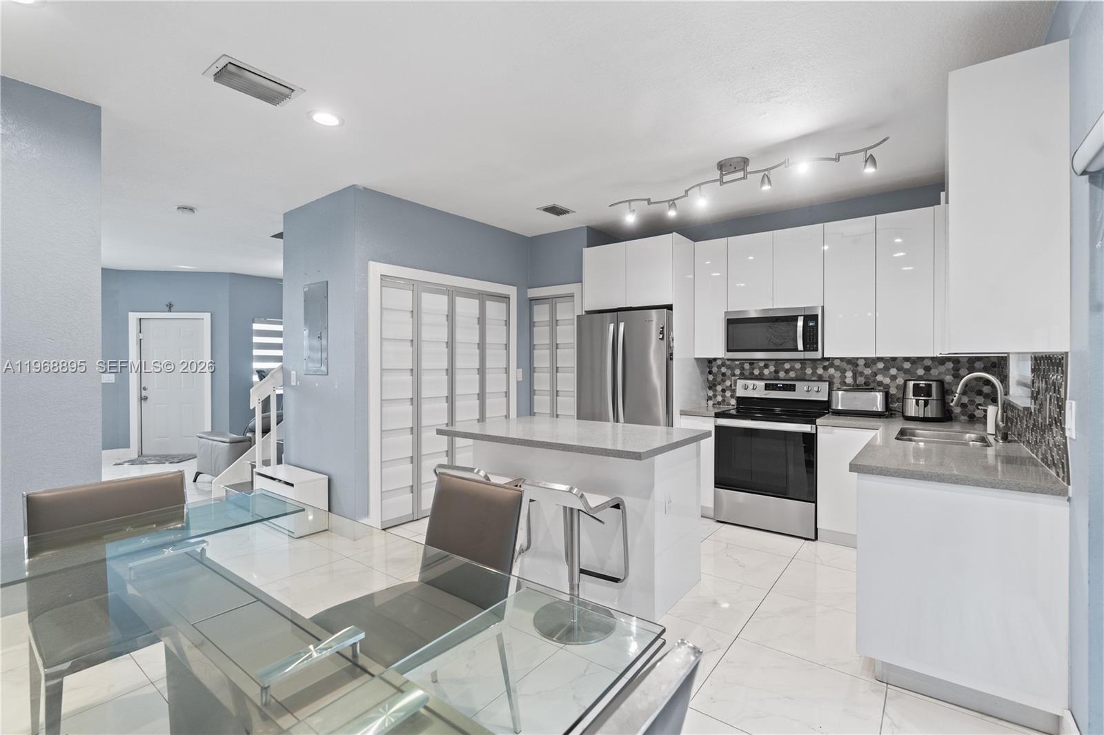 VENETIA GROVE - Residential