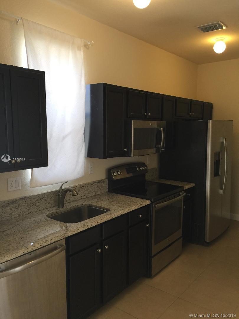 KENDALL COMMONS RESIDENTI - Residential Lease