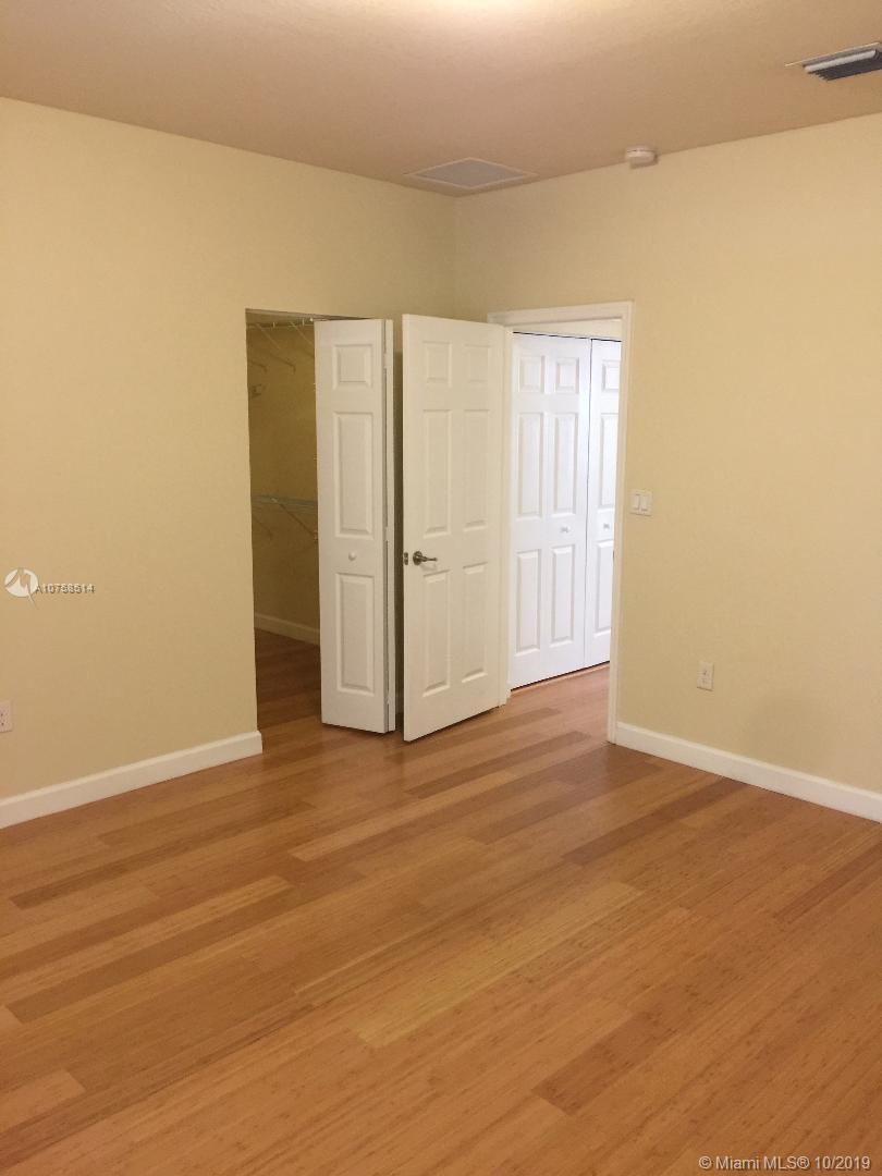 KENDALL COMMONS RESIDENTI - Residential Lease