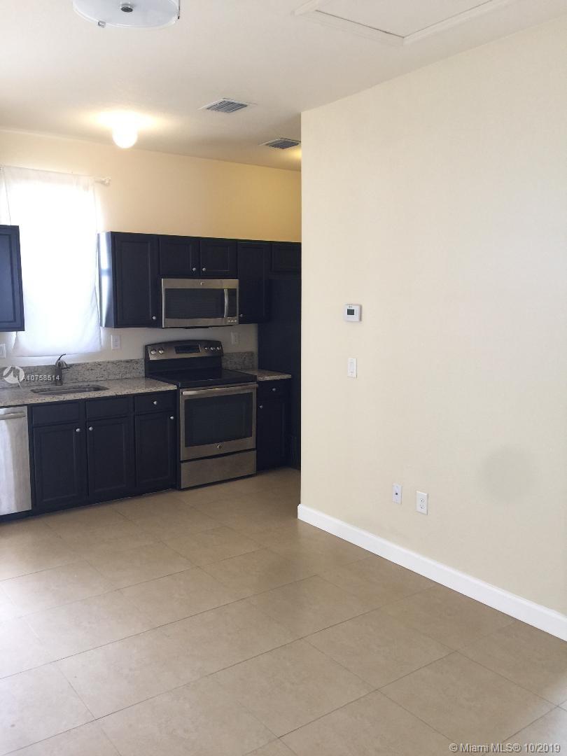 KENDALL COMMONS RESIDENTI - Residential Lease