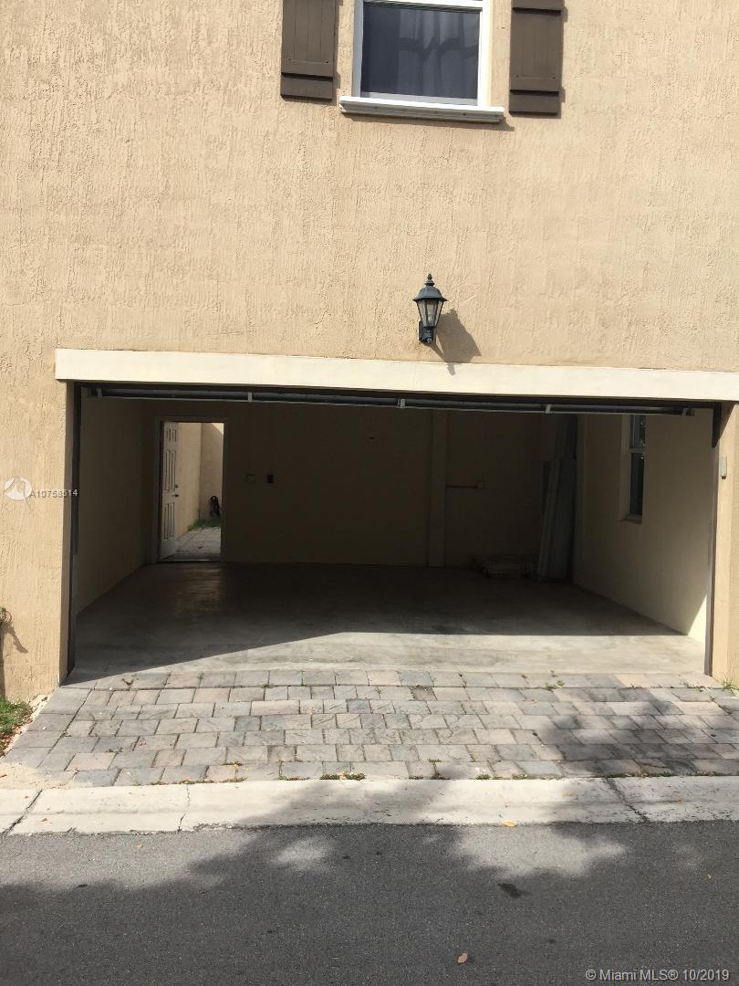 KENDALL COMMONS RESIDENTI - Residential Lease