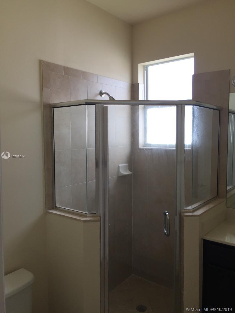 KENDALL COMMONS RESIDENTI - Residential Lease