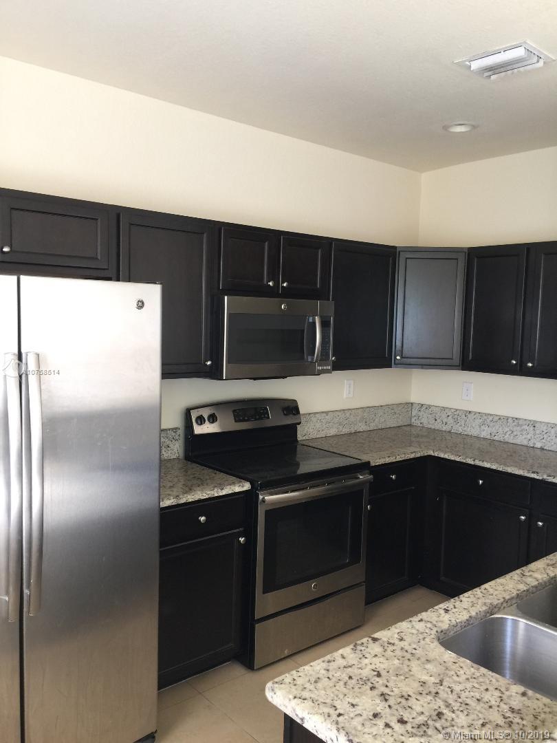 KENDALL COMMONS RESIDENTI - Residential Lease