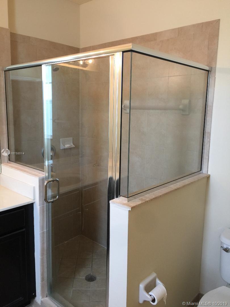 KENDALL COMMONS RESIDENTI - Residential Lease