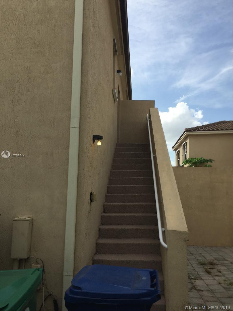 KENDALL COMMONS RESIDENTI - Residential Lease