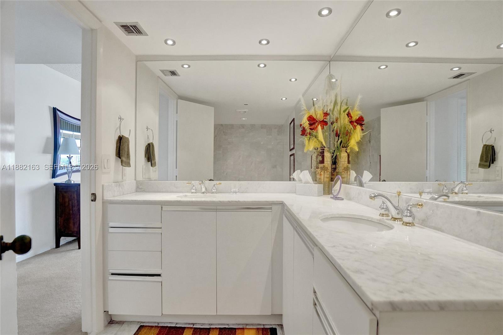 TRITON CONDO - Residential