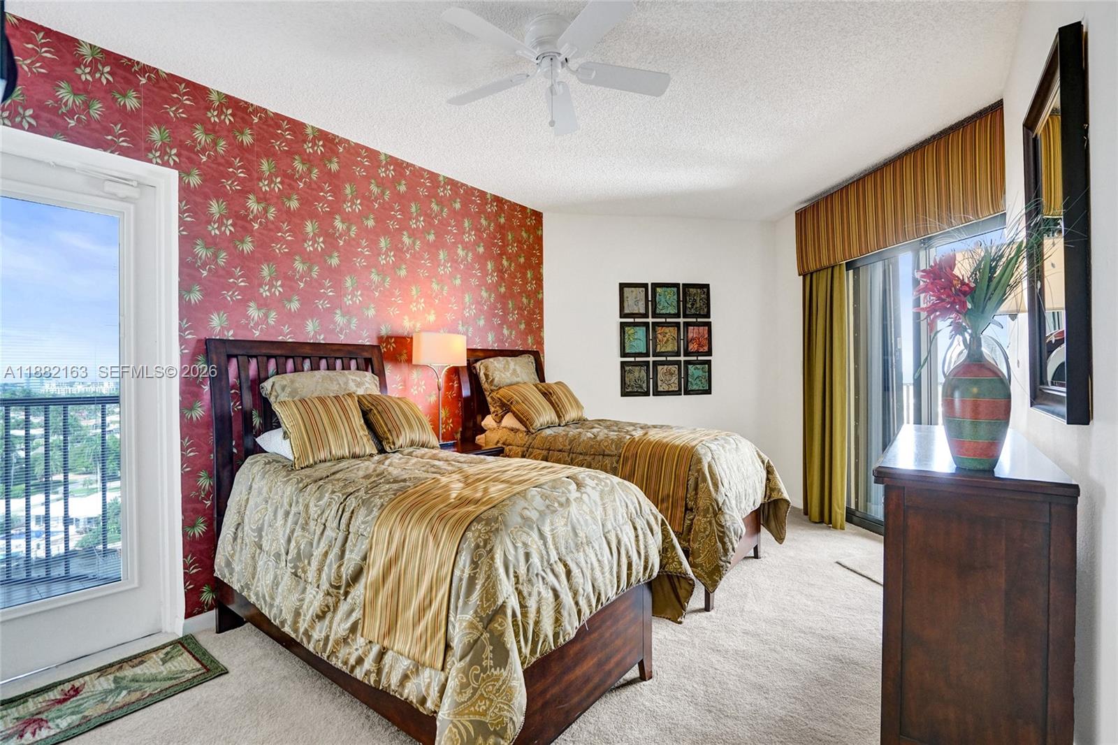 TRITON CONDO - Residential