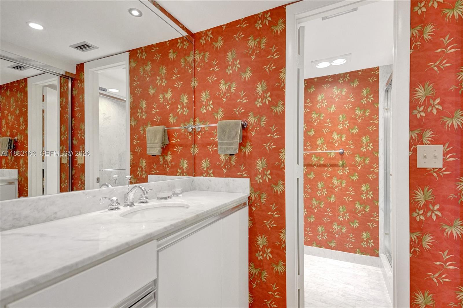 TRITON CONDO - Residential