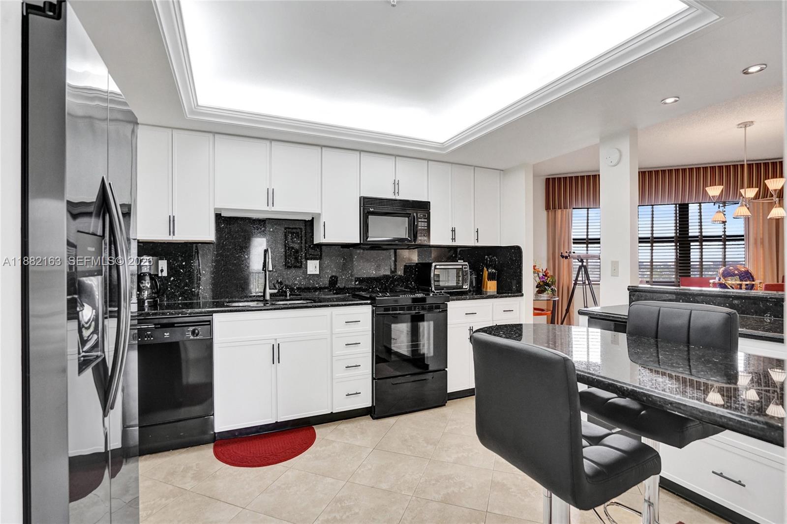 TRITON CONDO - Residential