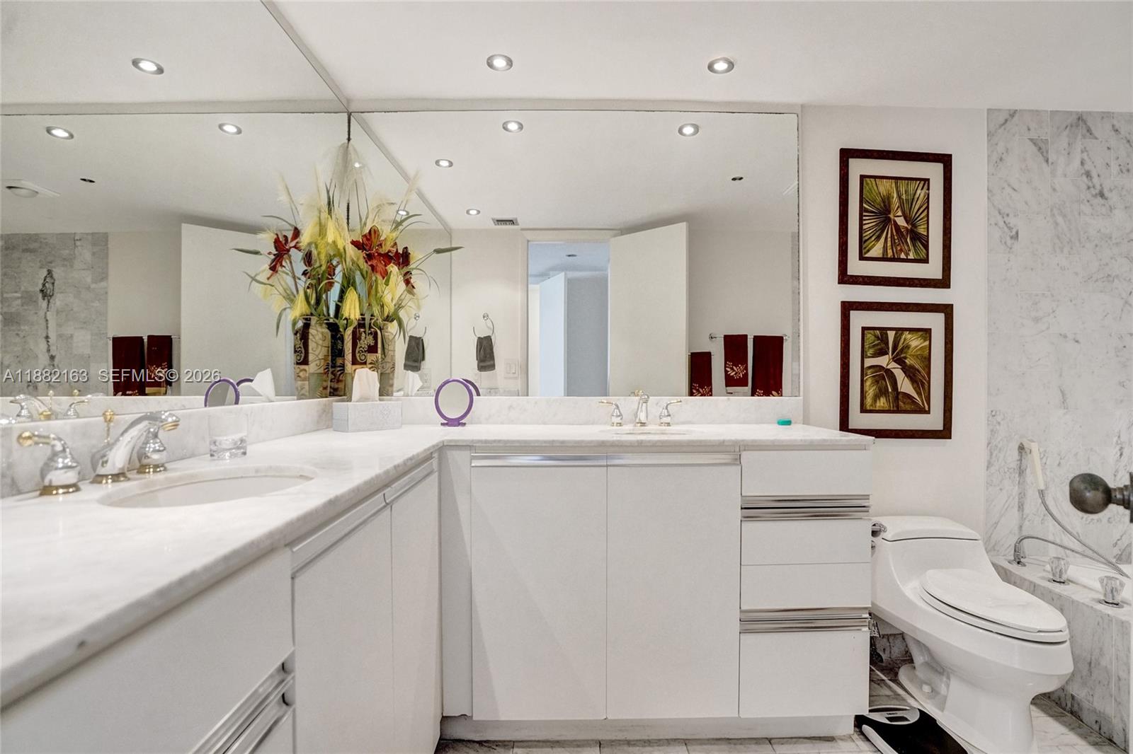 TRITON CONDO - Residential