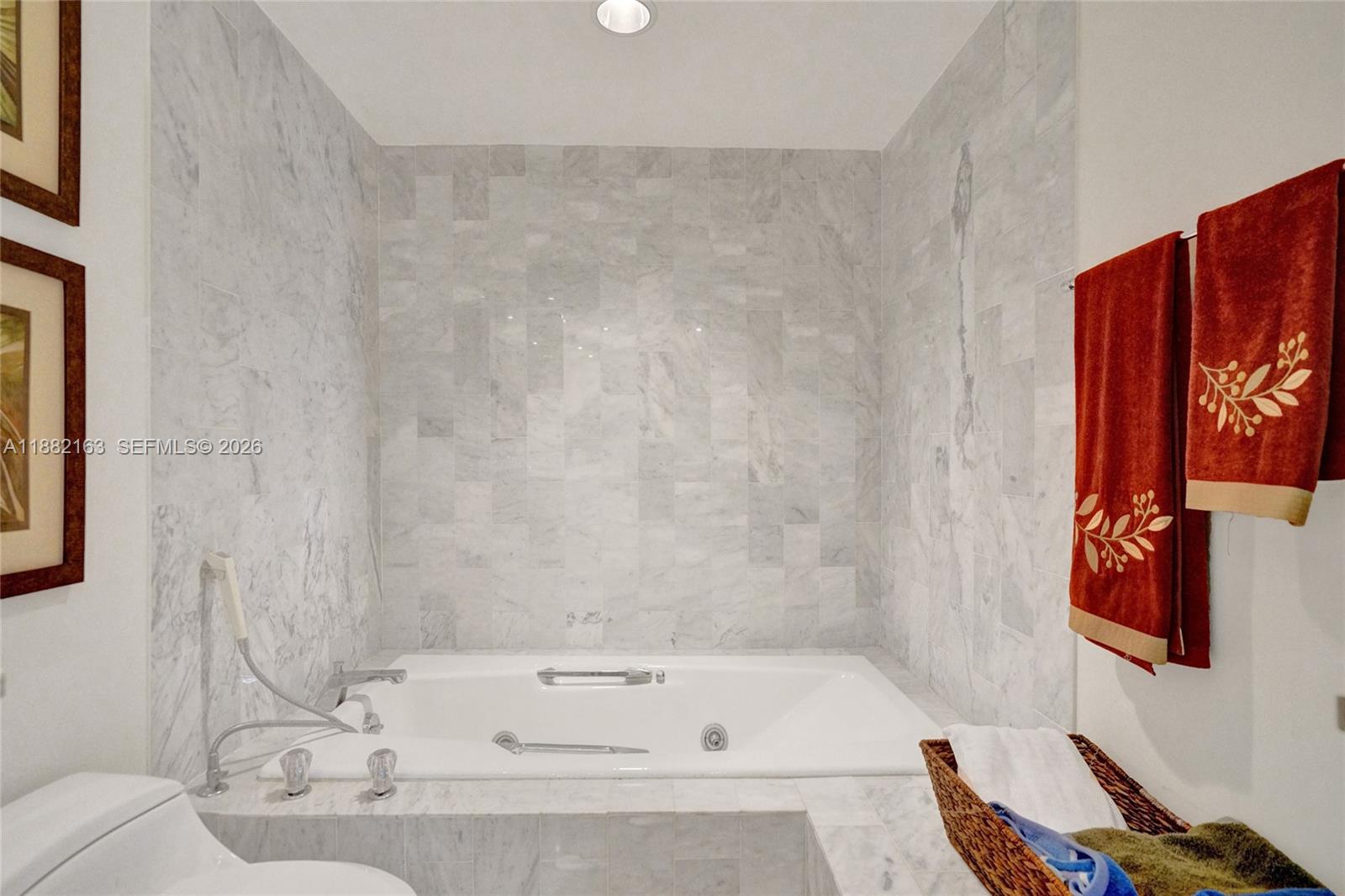 TRITON CONDO - Residential