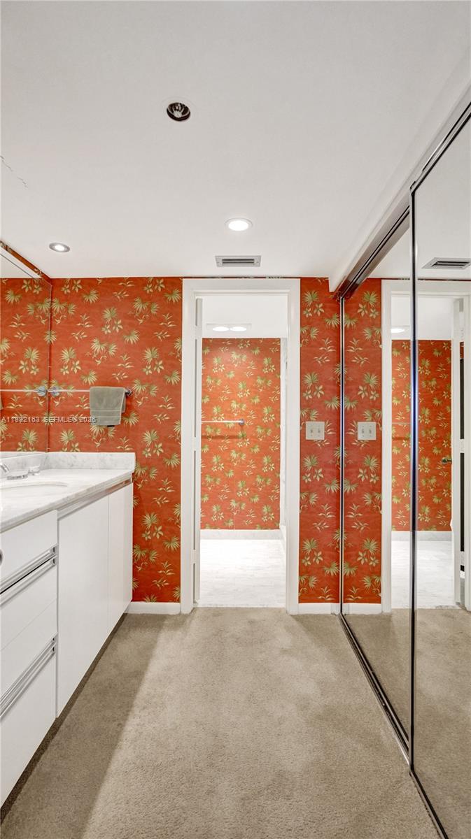 TRITON CONDO - Residential