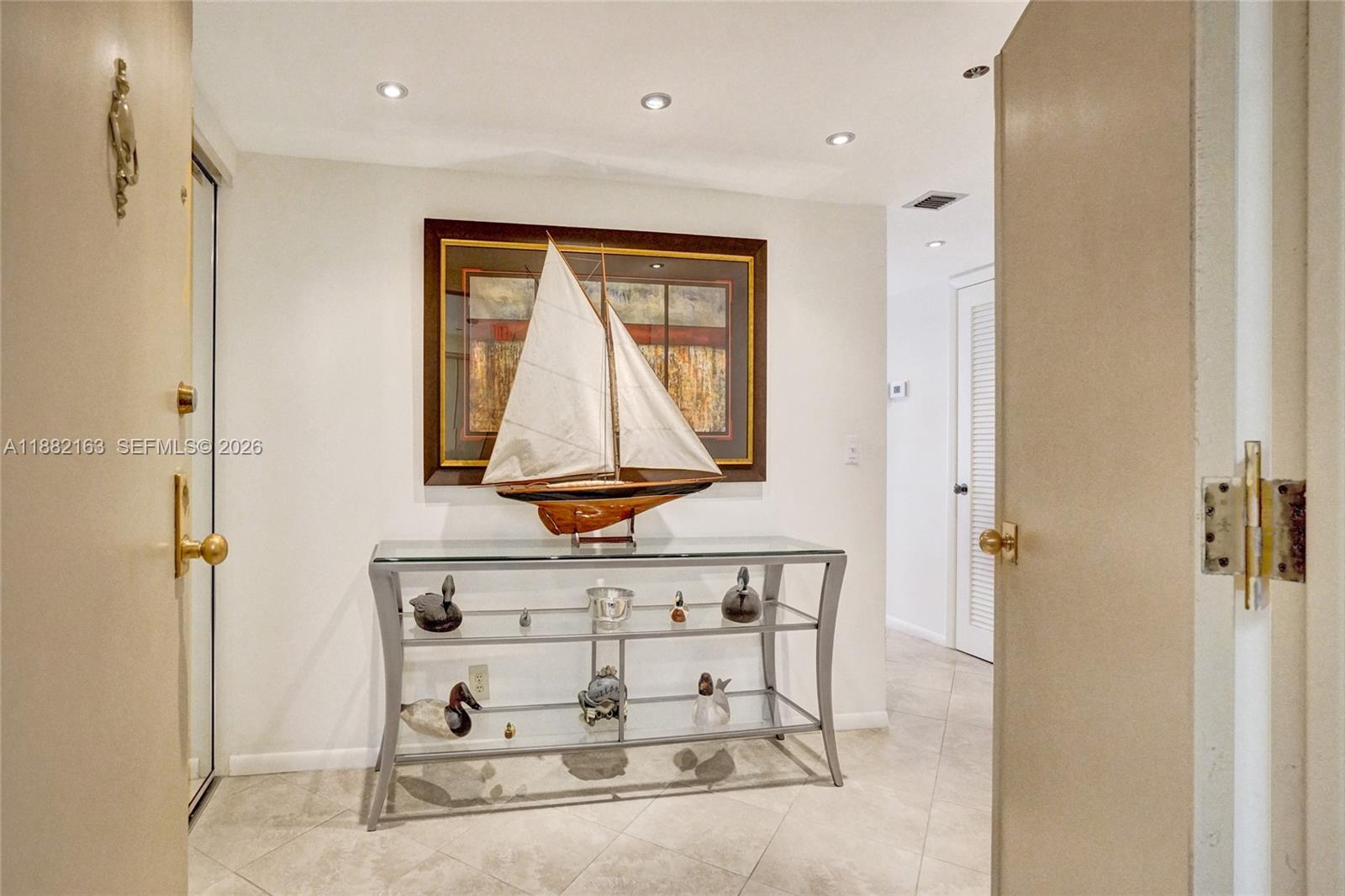 TRITON CONDO - Residential