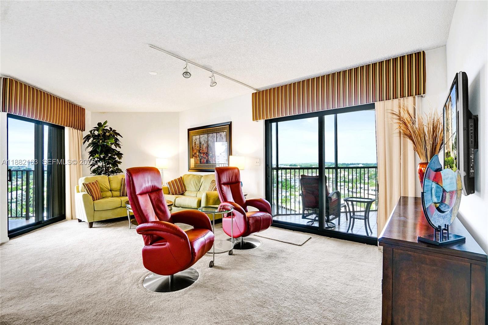 TRITON CONDO - Residential