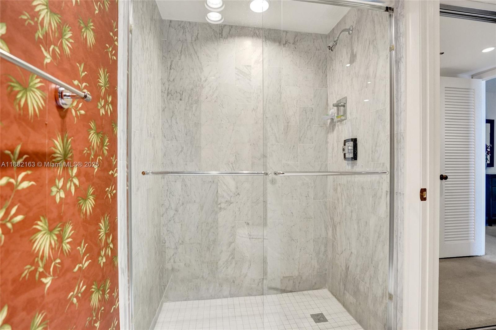 TRITON CONDO - Residential