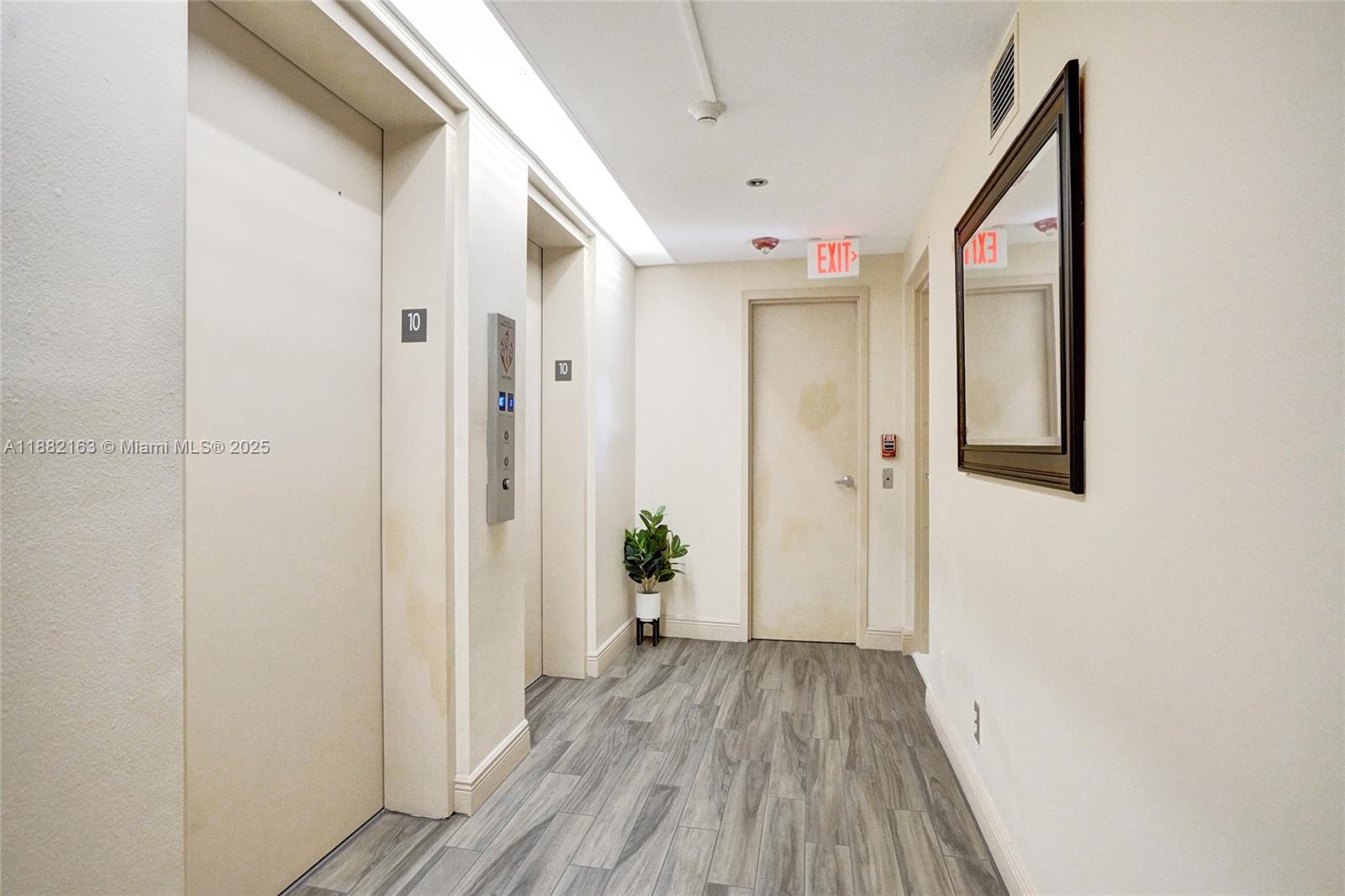 TRITON CONDO - Residential