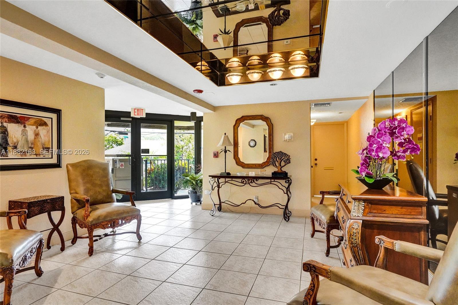 TRITON CONDO - Residential