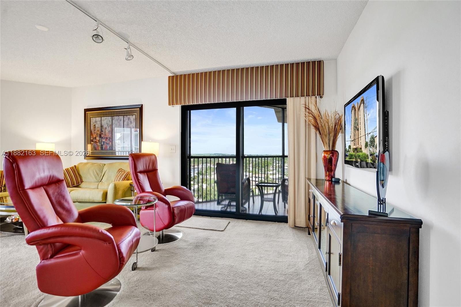 TRITON CONDO - Residential