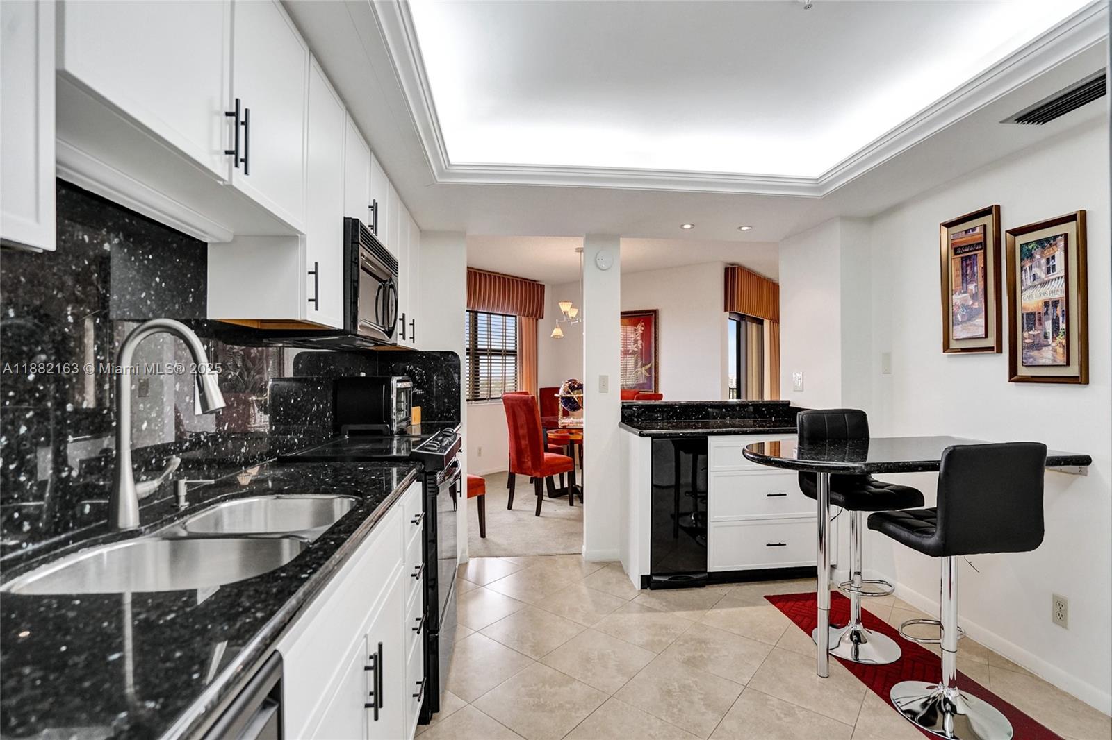 TRITON CONDO - Residential