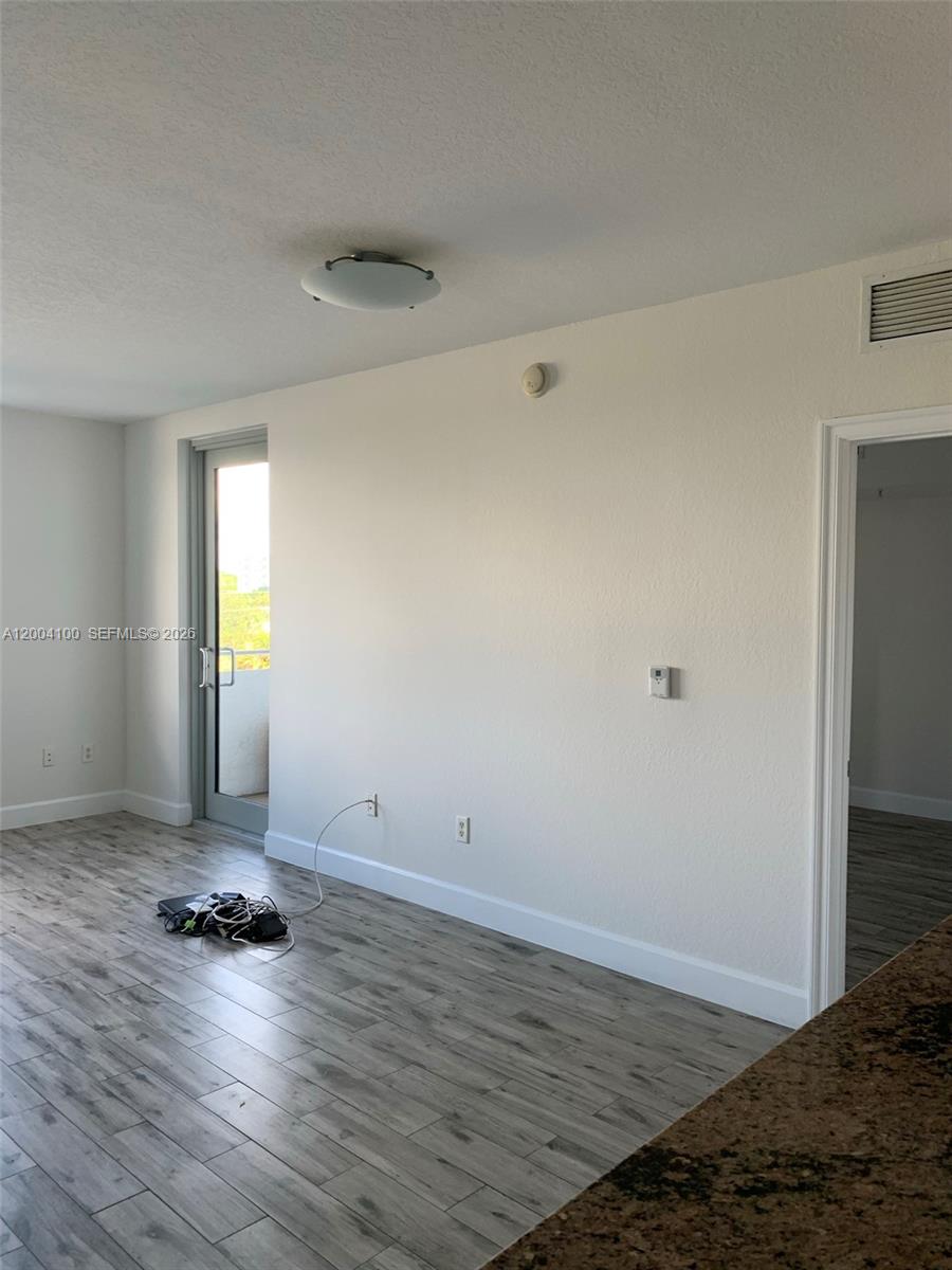 RADIUS CONDO - Residential