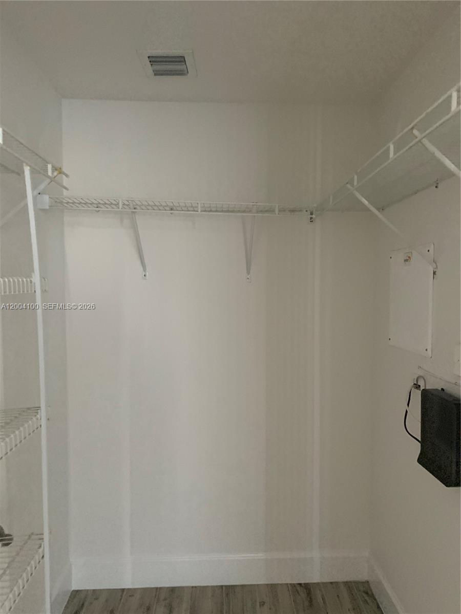 RADIUS CONDO - Residential