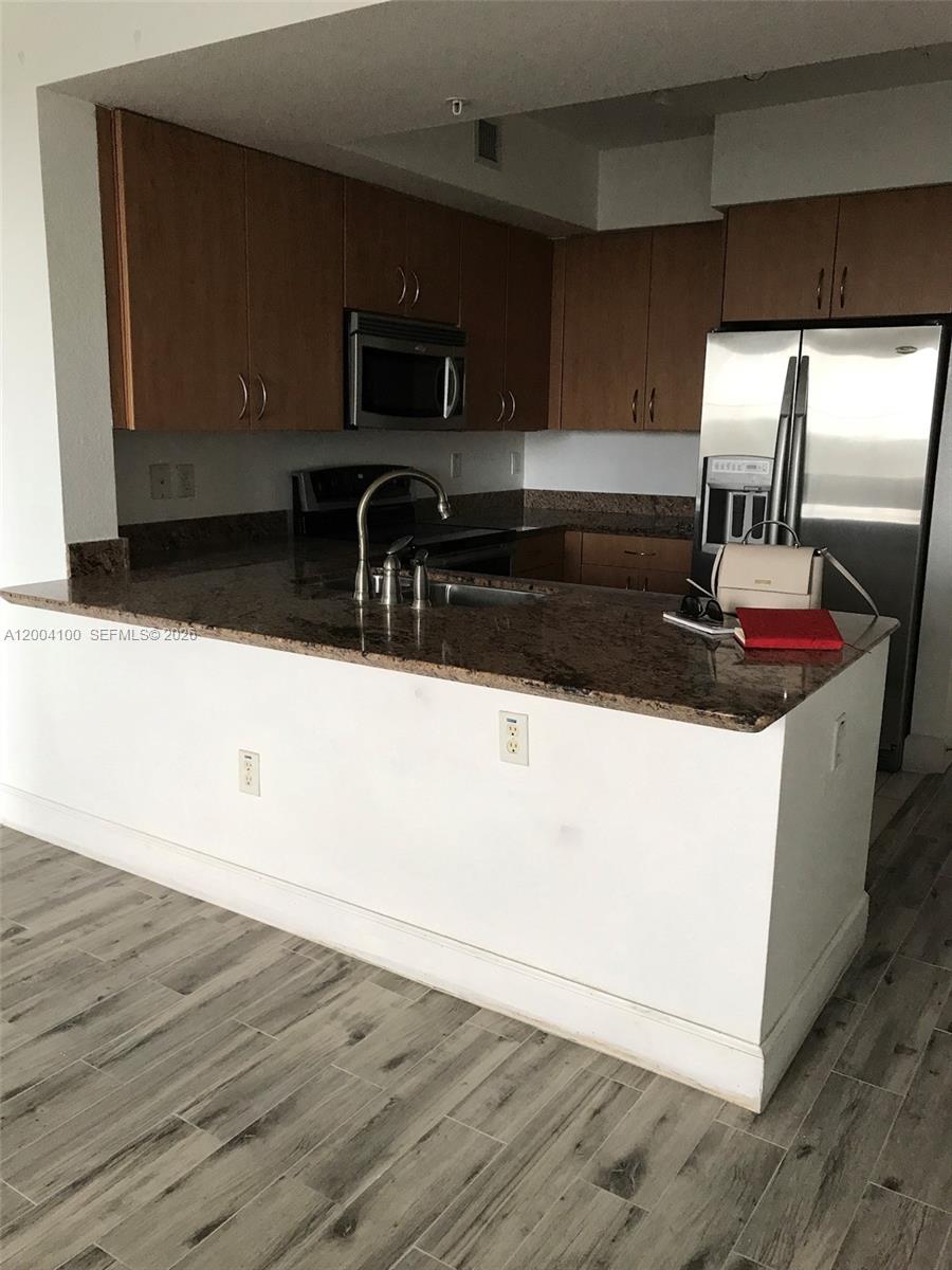 RADIUS CONDO - Residential