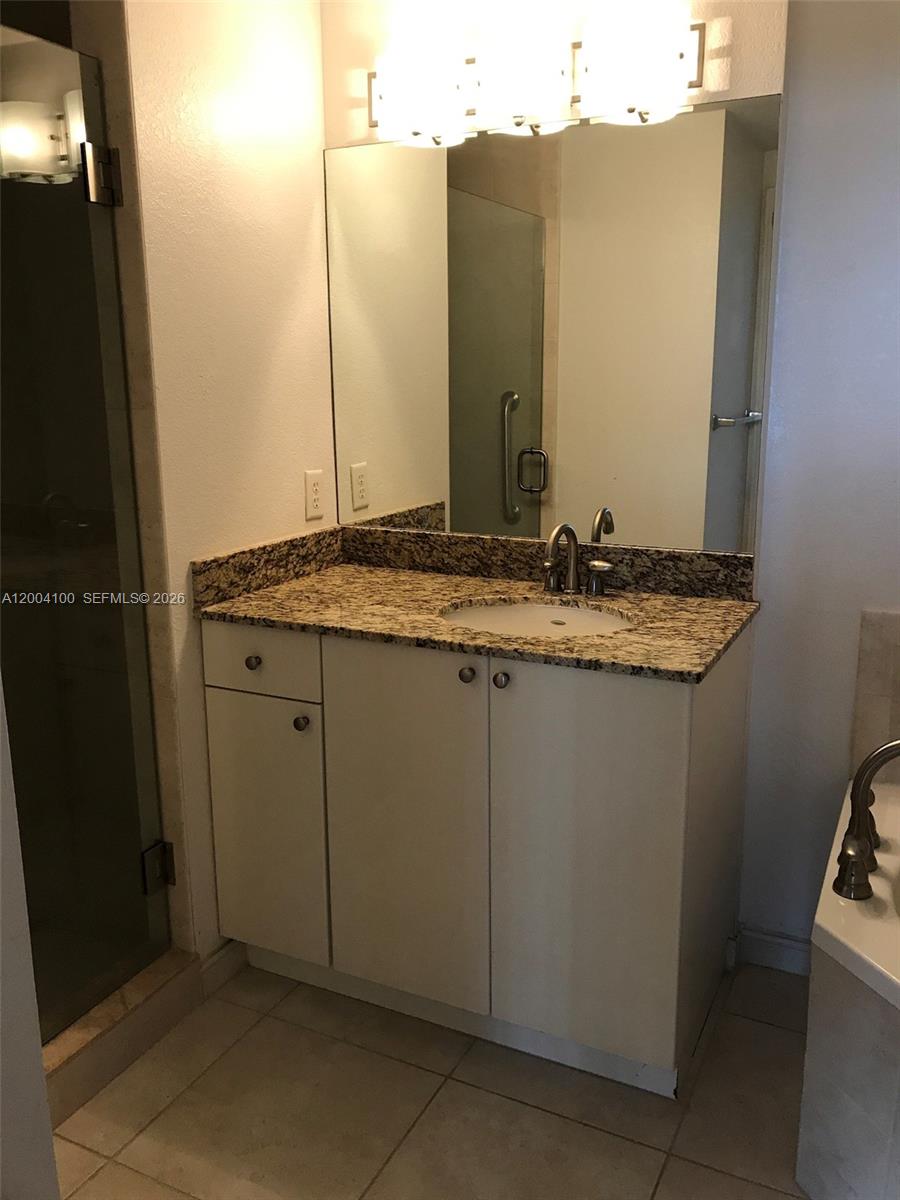 RADIUS CONDO - Residential