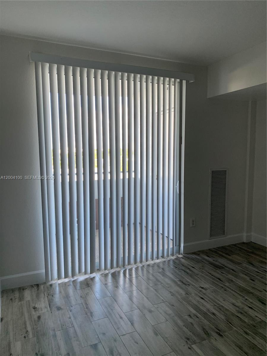 RADIUS CONDO - Residential