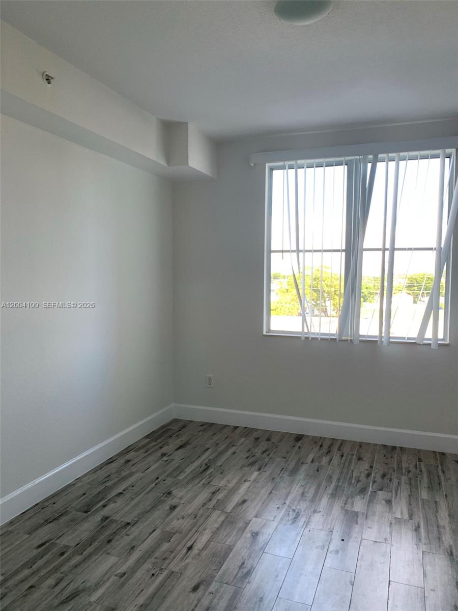 RADIUS CONDO - Residential