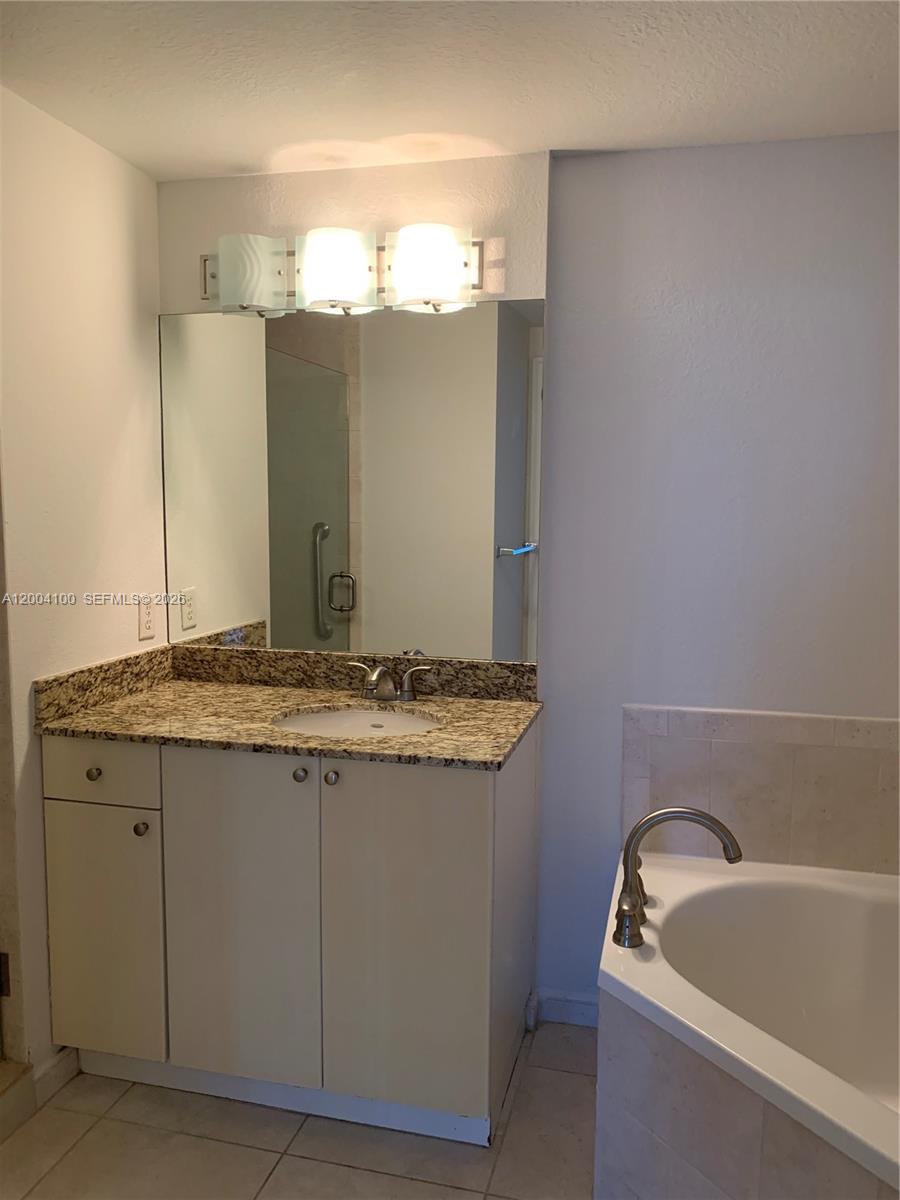 RADIUS CONDO - Residential