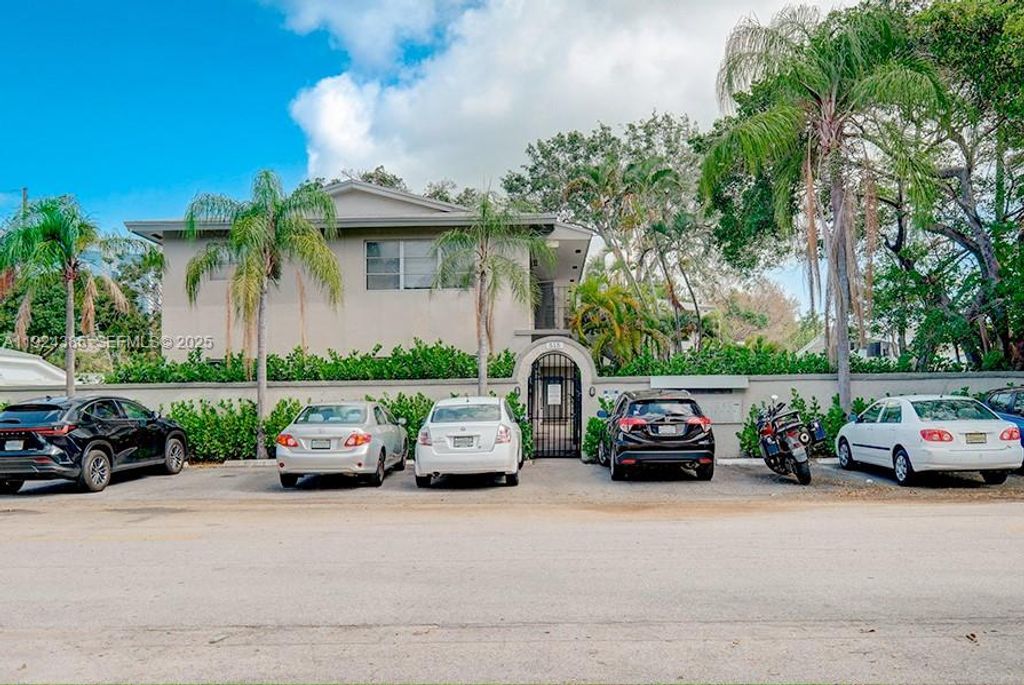 Photo of 515 SE 9th St #4, Fort Lauderdale, FL 33316 (MLS # A11924385)