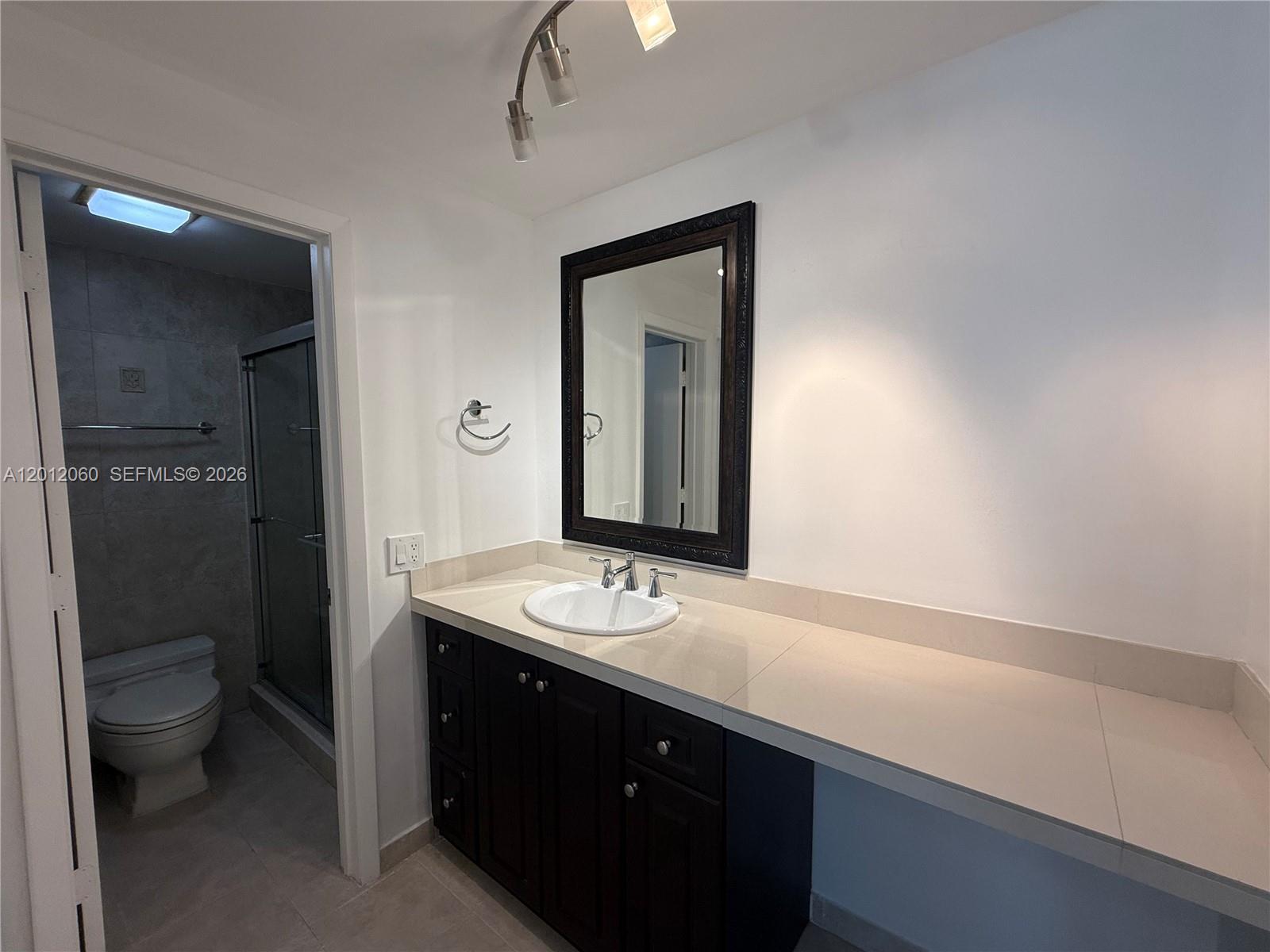 ALEXANDER TOWERS CONDO - Residential