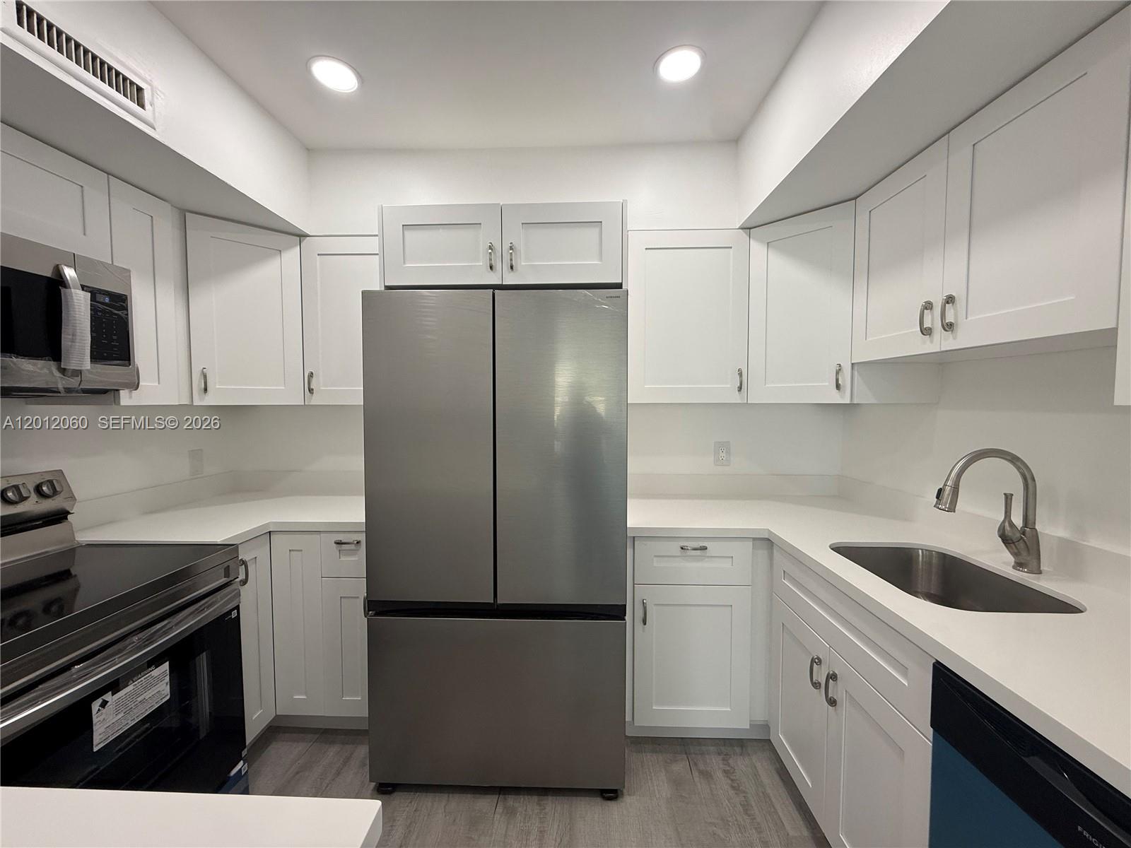 ALEXANDER TOWERS CONDO - Residential