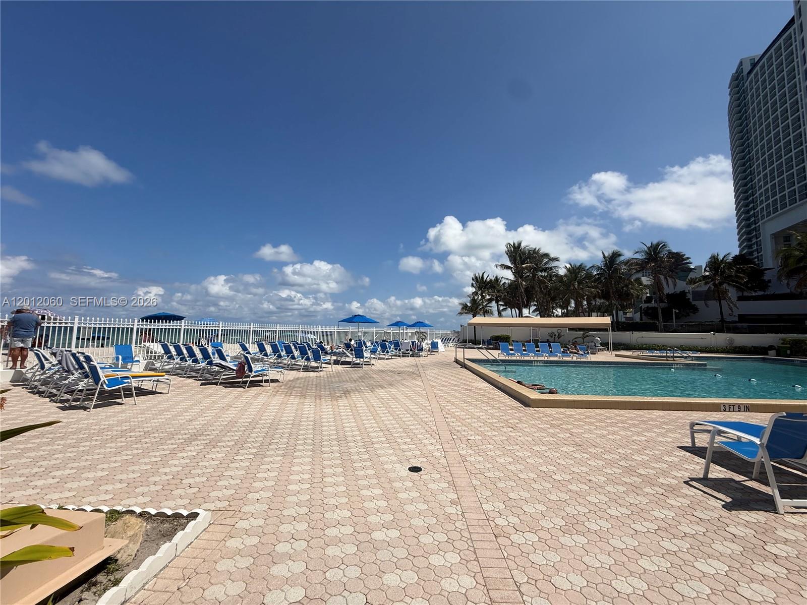 ALEXANDER TOWERS CONDO - Residential