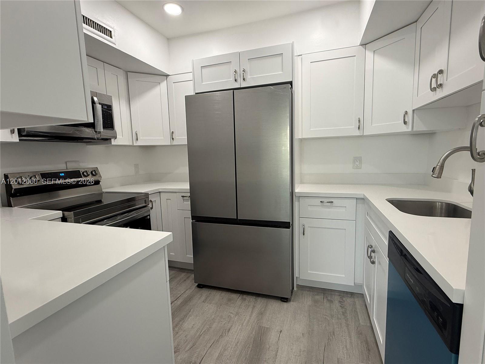 ALEXANDER TOWERS CONDO - Residential