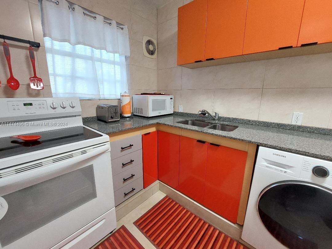 HOLIDAY TOWERS CONDO - Residential