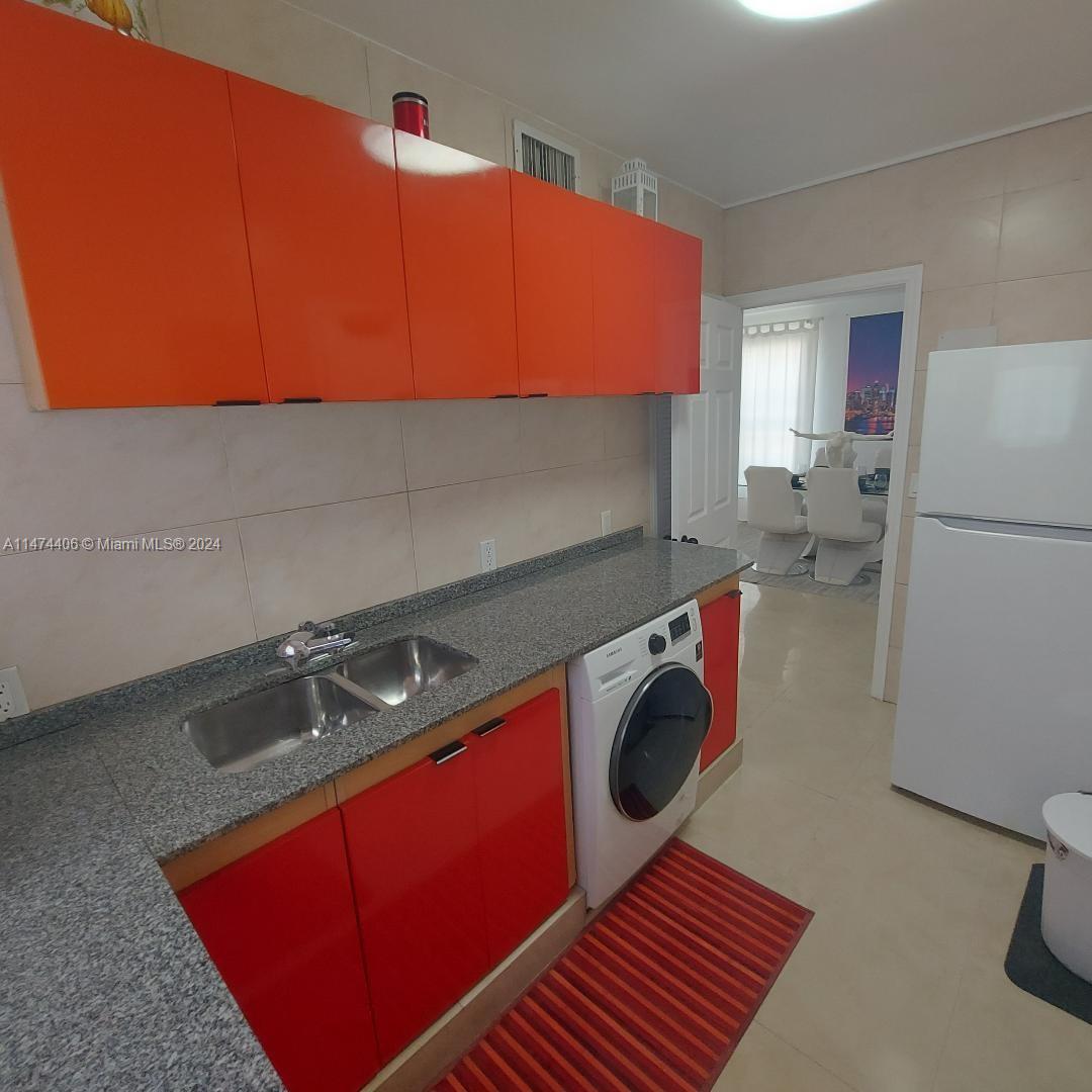 HOLIDAY TOWERS CONDO - Residential