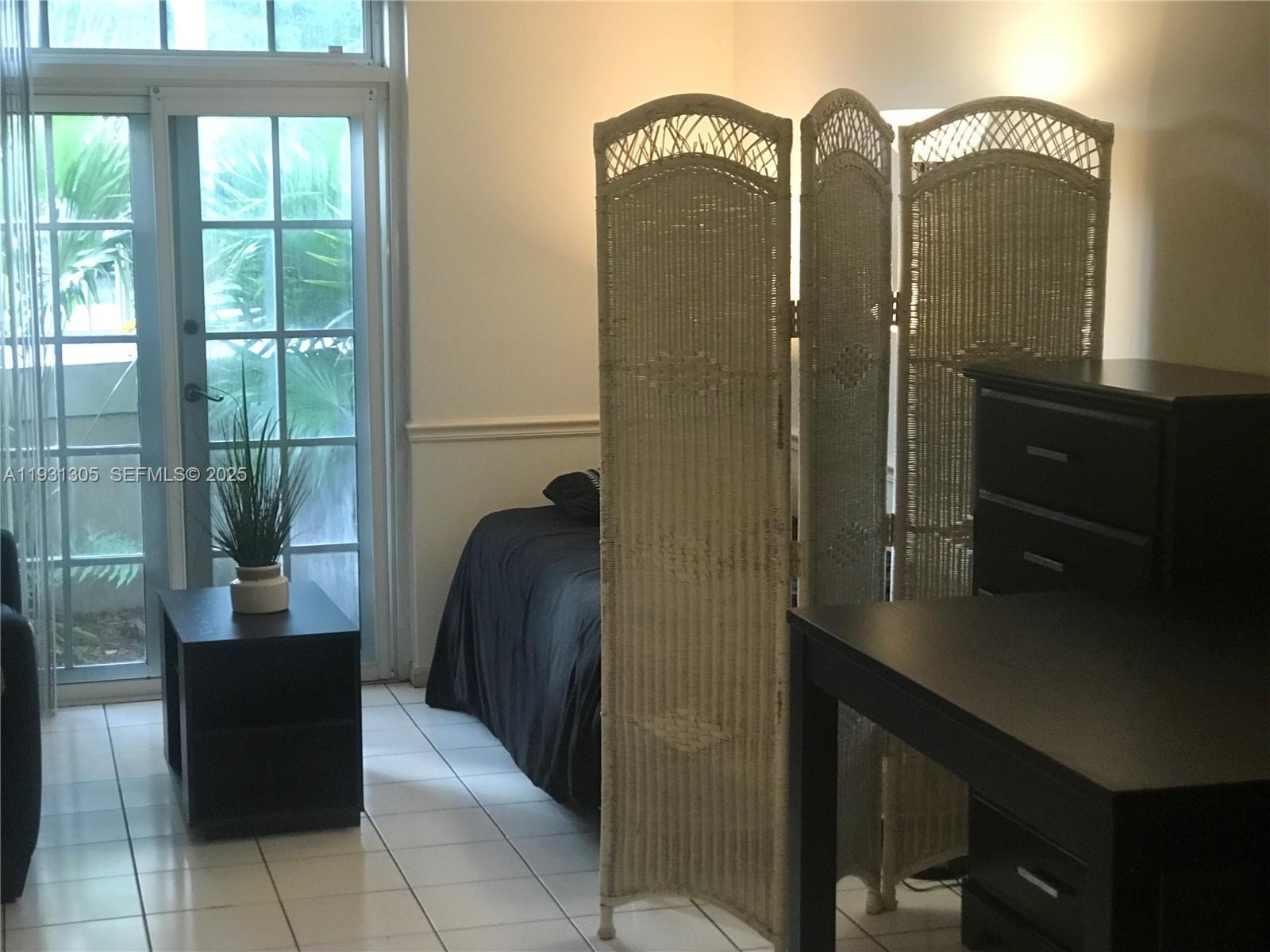 UNIVERSITY INN CONDO - Residential Lease