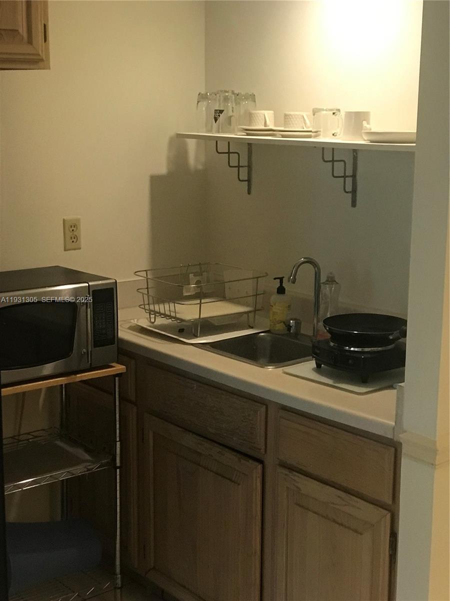 UNIVERSITY INN CONDO - Residential Lease