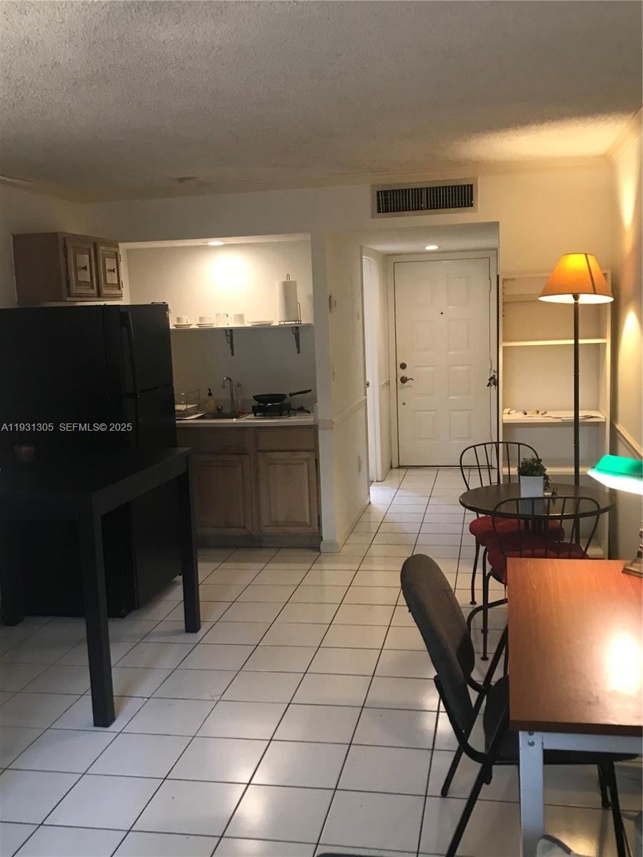 UNIVERSITY INN CONDO - Residential Lease