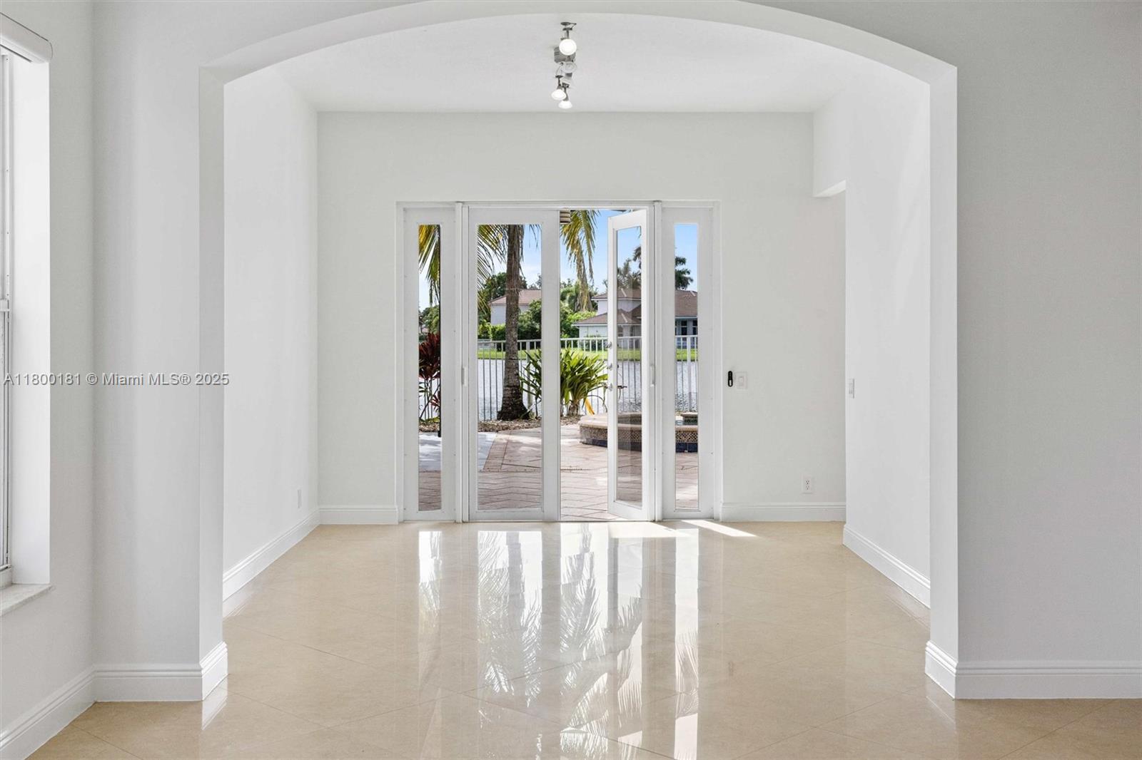 926 Marina Dr