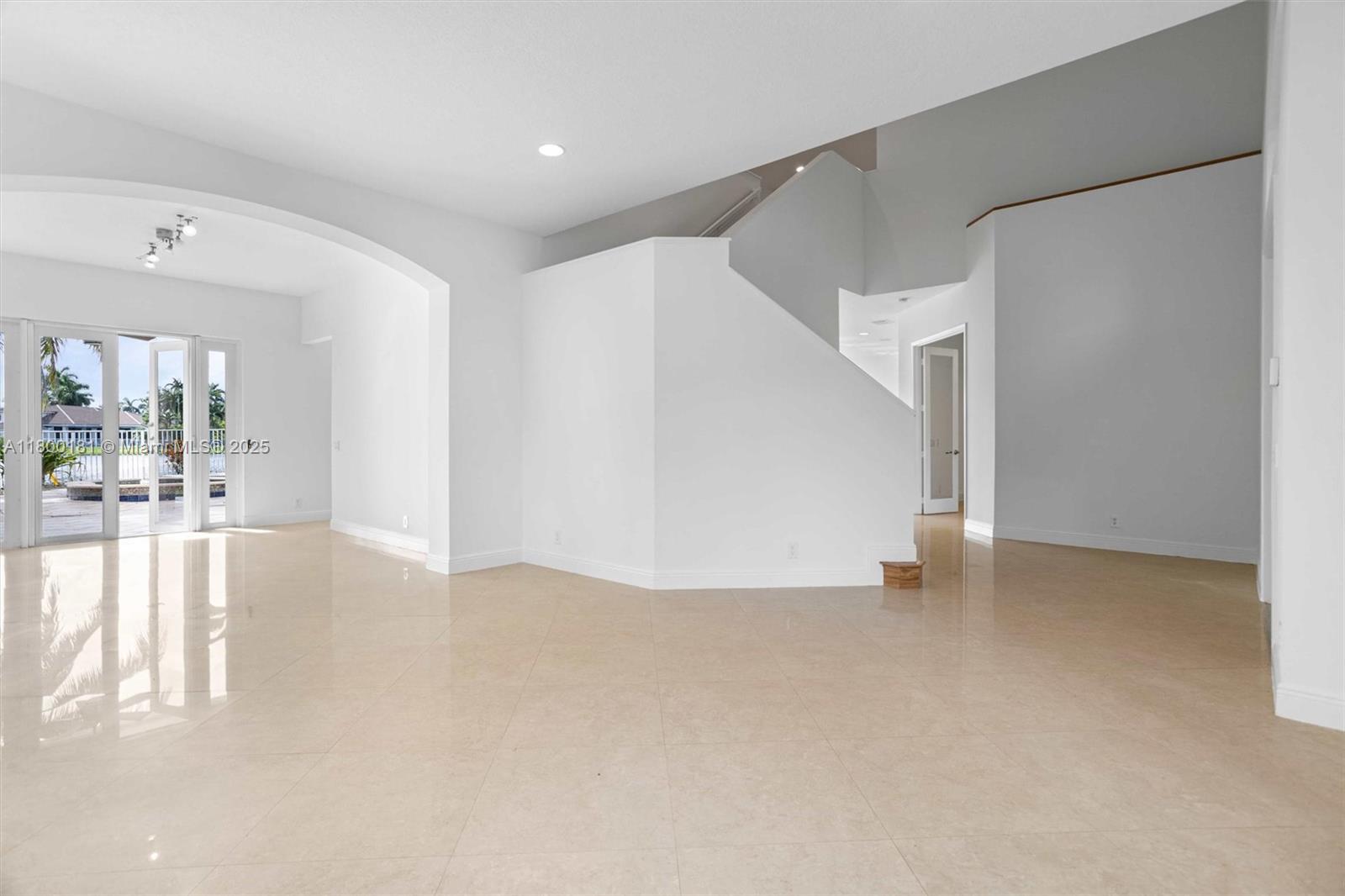926 Marina Dr
