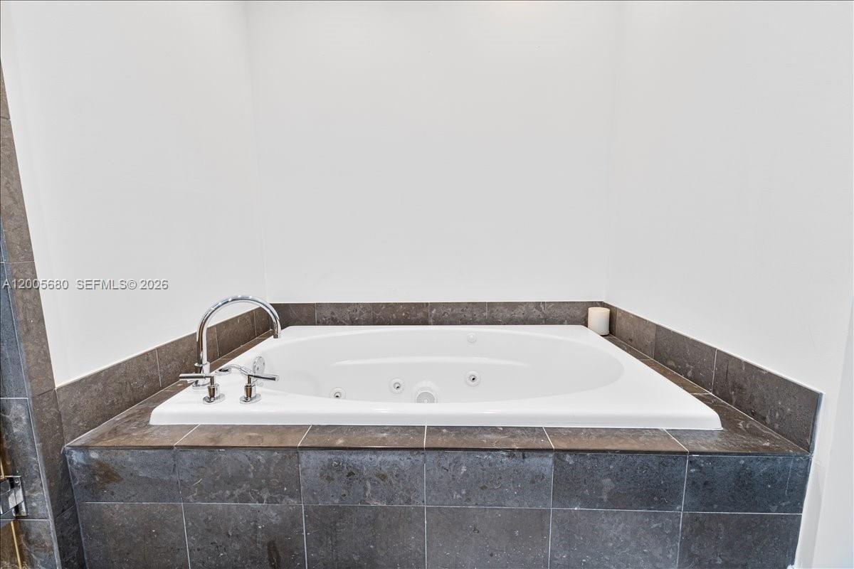 MOSAIC ON MIAMI BEACH CON - Residential