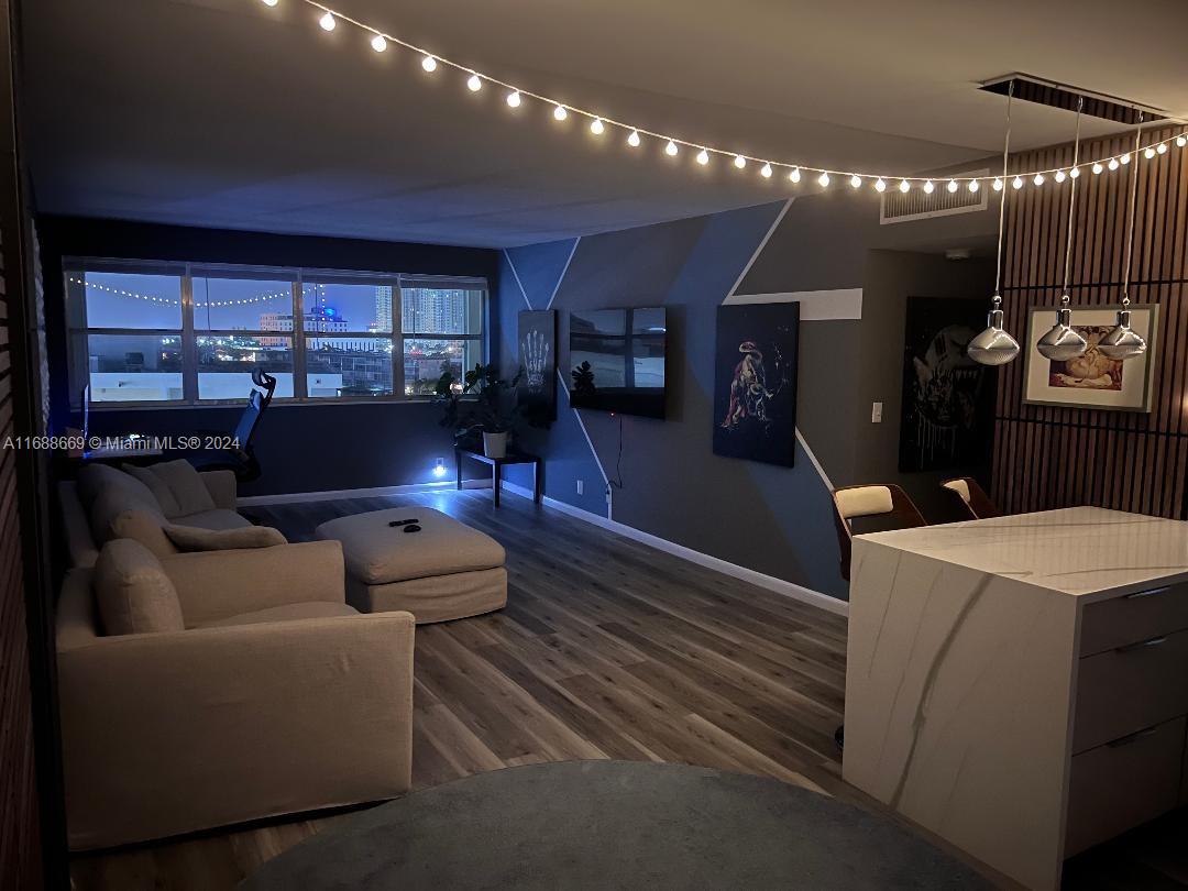 GOLDEN SAILS CONDO - Residential