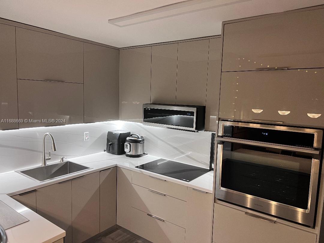 GOLDEN SAILS CONDO - Residential